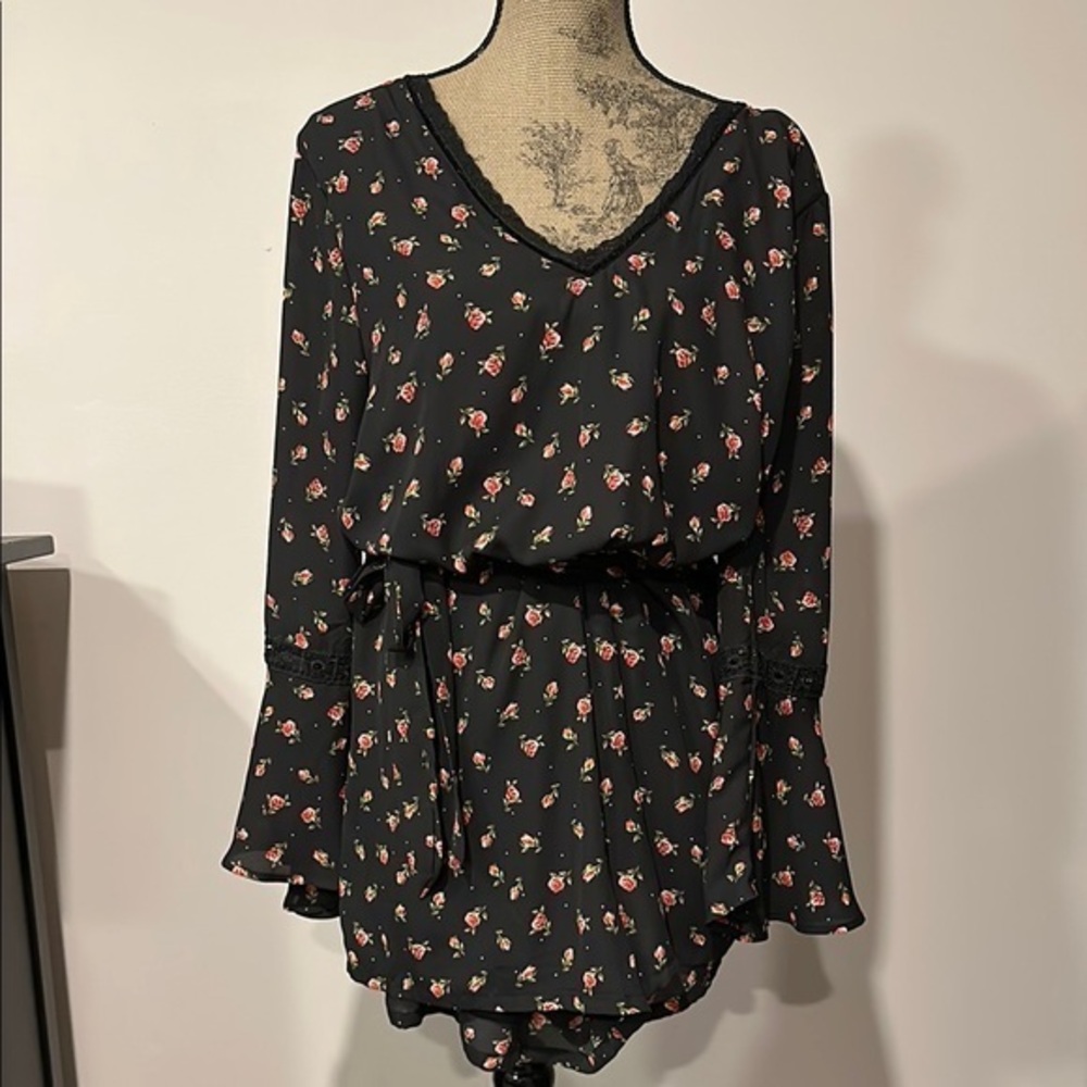 Disney Princess Floral Black rose Long Sleeve shorts Romper with belt Size XL - Picture 1 of 15